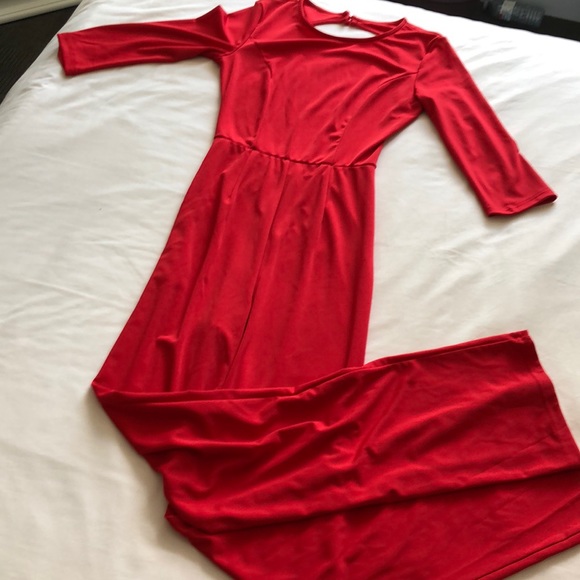 Backless red jumpsuit - Picture 1 of 3